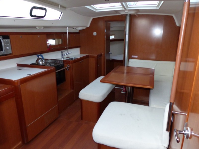 Oceanis 40 -11.JPG
